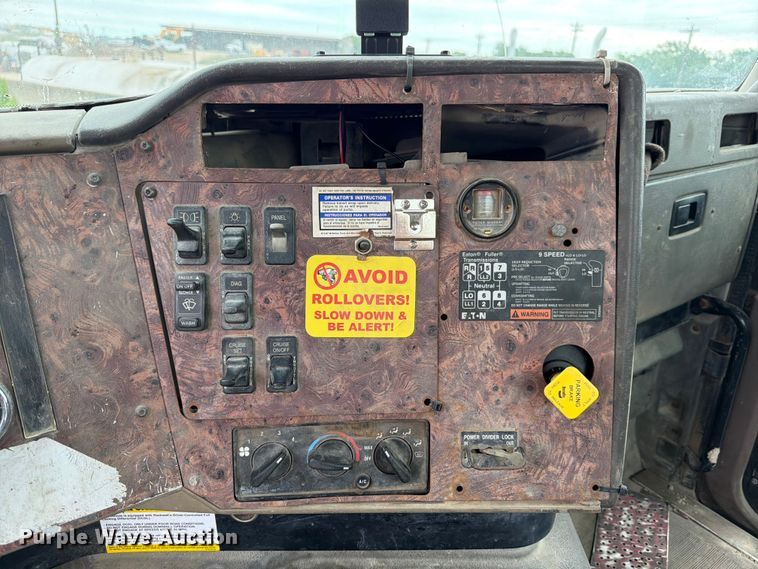 image for item ED5213 2000 International 5000 ready mix truck