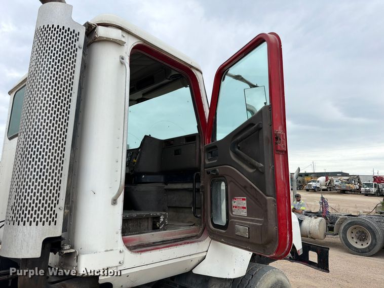 image for item ED5213 2000 International 5000 ready mix truck
