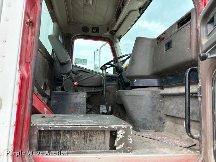 image for item ED5213 2000 International 5000 ready mix truck