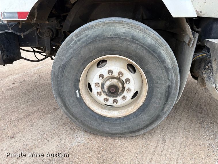 image for item ED5213 2000 International 5000 ready mix truck