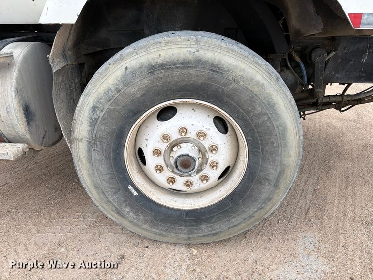 image for item ED5213 2000 International 5000 ready mix truck
