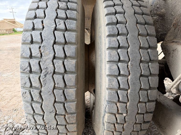 image for item ED5213 2000 International 5000 ready mix truck