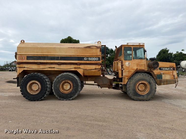 image for item ED5214 1996 Terex 2766C water wagon