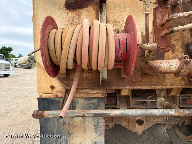 image for item ED5214 1996 Terex 2766C water wagon