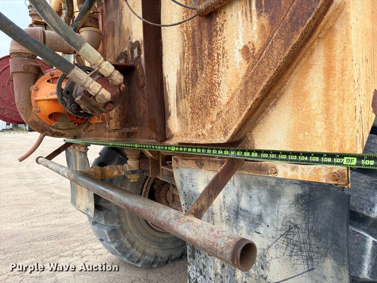 image for item ED5214 1996 Terex 2766C water wagon