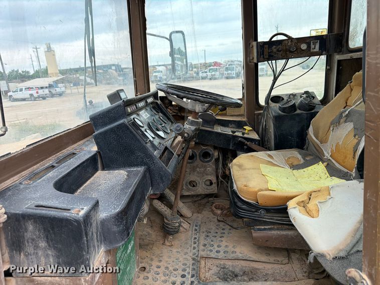 image for item ED5214 1996 Terex 2766C water wagon