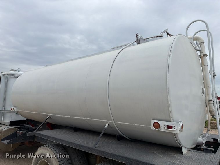 image for item ED5215 1993 International 9200 water truck