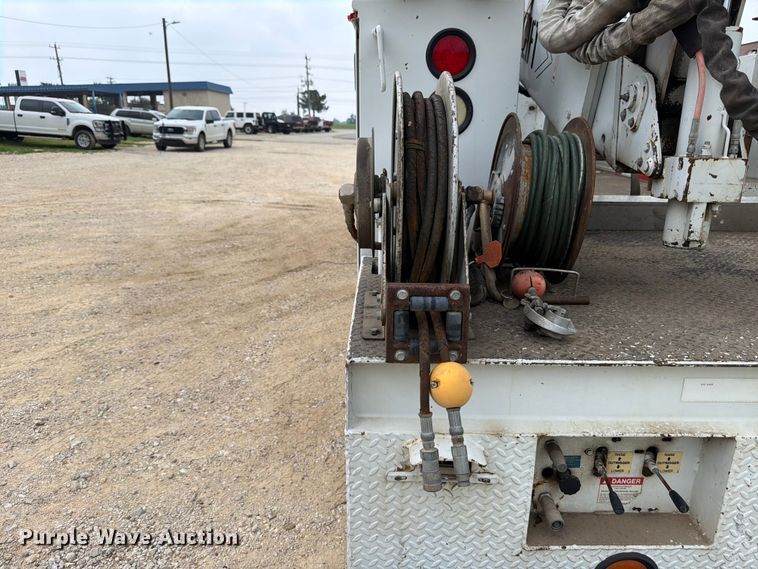 image for item ED5224 2011 Ford F750 bucket truck