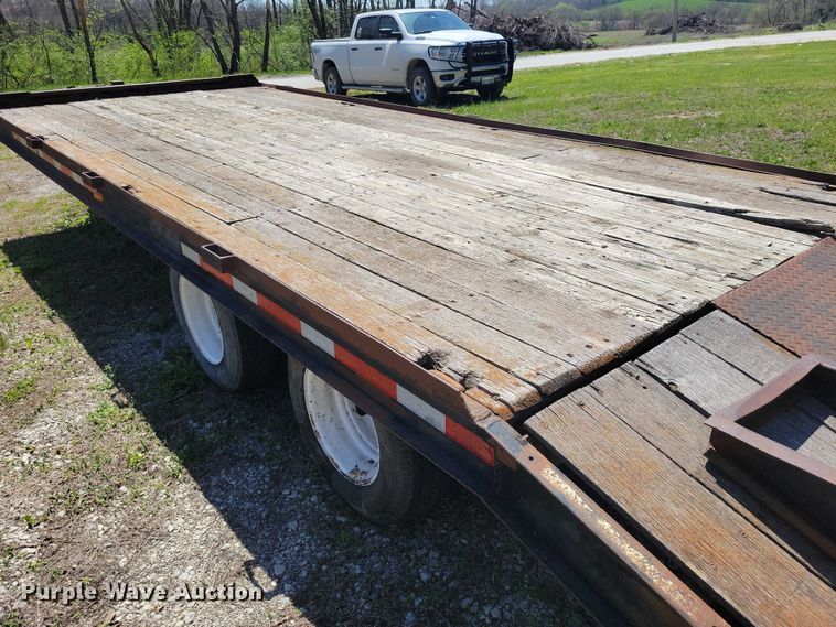 image for item EE0964 1985 Trail King equipment trailer