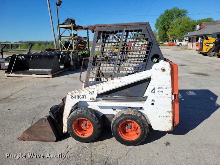 image for item EE0971 2004 Bobcat 463 skid steer loader