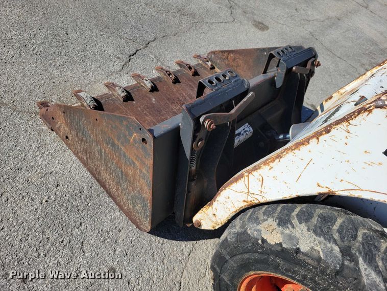 image for item EE0971 2004 Bobcat 463 skid steer loader