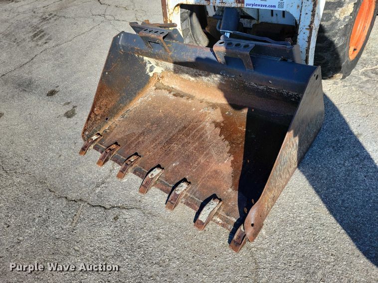 image for item EE0971 2004 Bobcat 463 skid steer loader