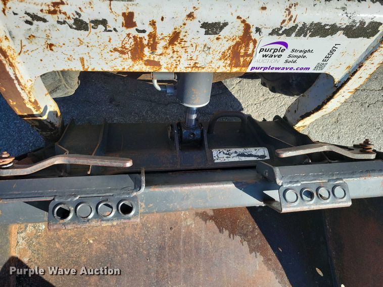 image for item EE0971 2004 Bobcat 463 skid steer loader
