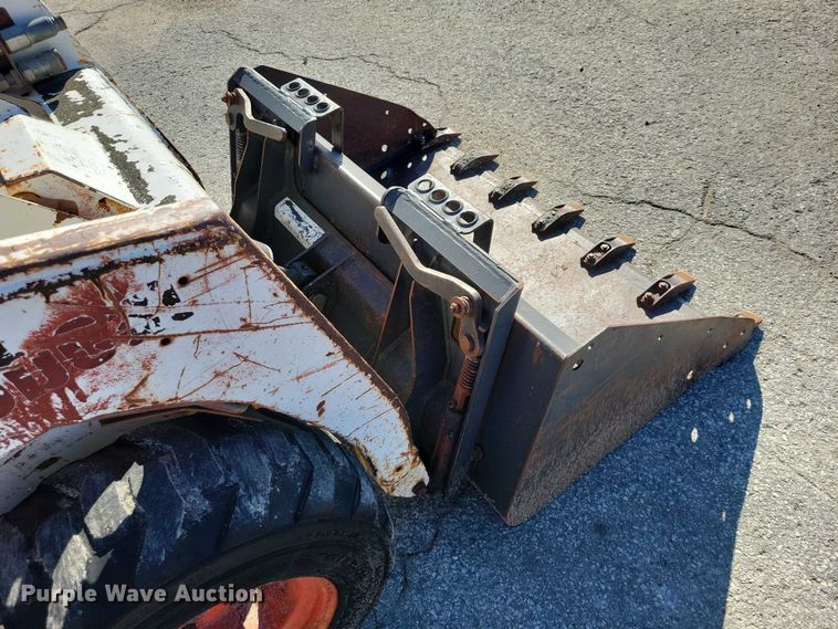 image for item EE0971 2004 Bobcat 463 skid steer loader