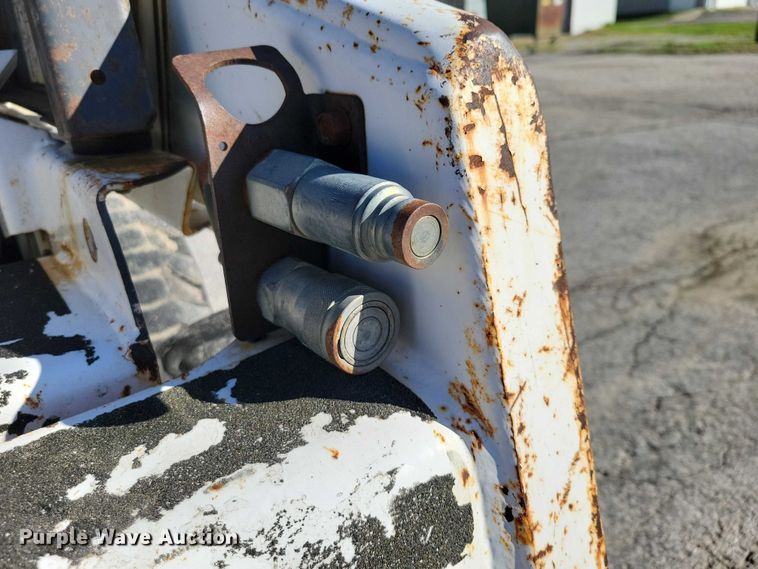image for item EE0971 2004 Bobcat 463 skid steer loader
