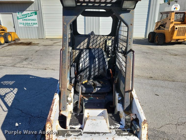 image for item EE0971 2004 Bobcat 463 skid steer loader