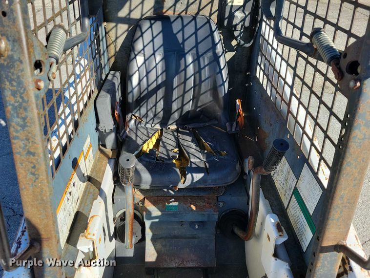 image for item EE0971 2004 Bobcat 463 skid steer loader