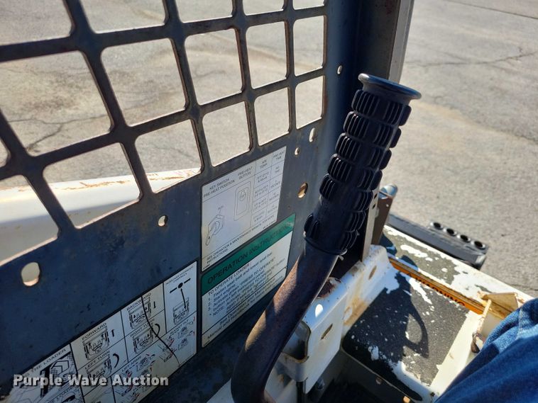 image for item EE0971 2004 Bobcat 463 skid steer loader