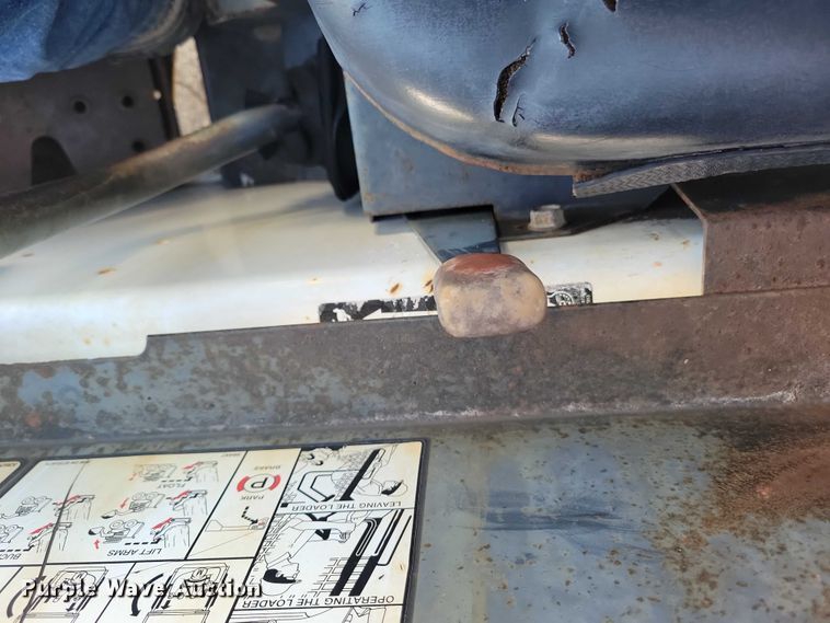 image for item EE0971 2004 Bobcat 463 skid steer loader