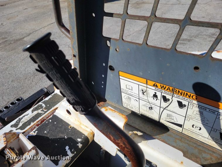 image for item EE0971 2004 Bobcat 463 skid steer loader
