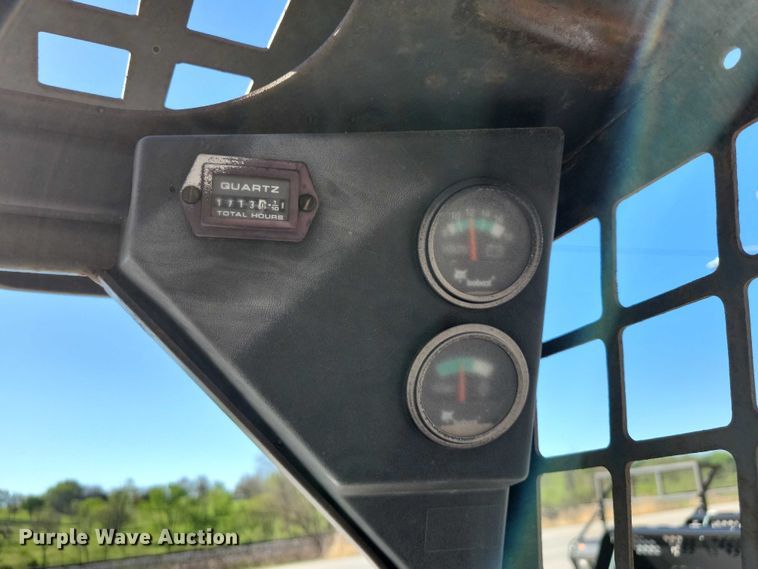 image for item EE0971 2004 Bobcat 463 skid steer loader