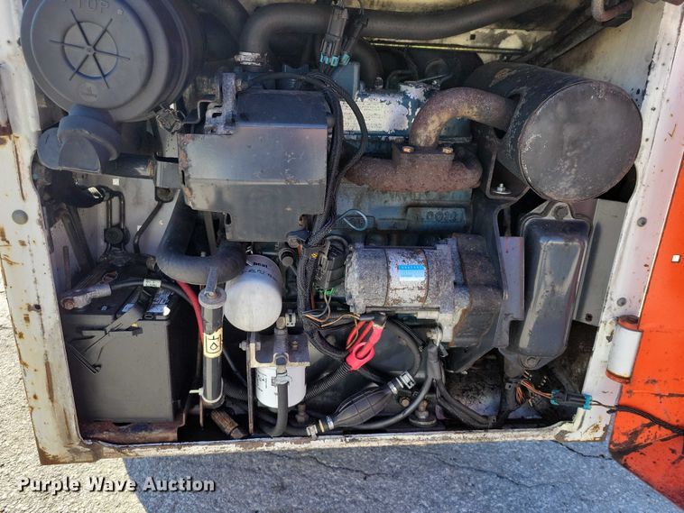 image for item EE0971 2004 Bobcat 463 skid steer loader