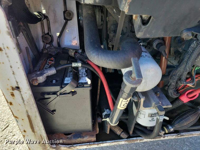 image for item EE0971 2004 Bobcat 463 skid steer loader