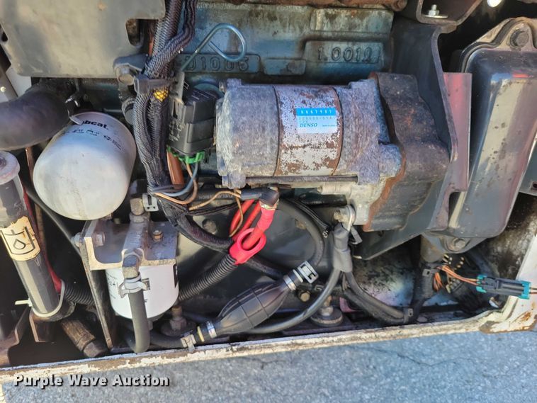 image for item EE0971 2004 Bobcat 463 skid steer loader