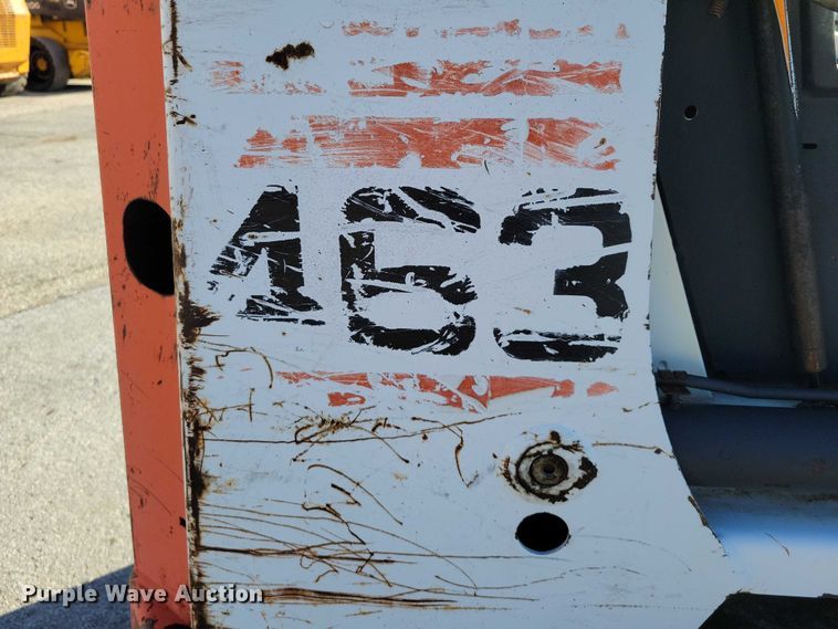 image for item EE0971 2004 Bobcat 463 skid steer loader