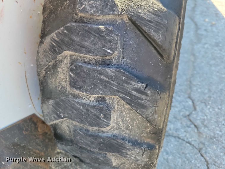 image for item EE0971 2004 Bobcat 463 skid steer loader