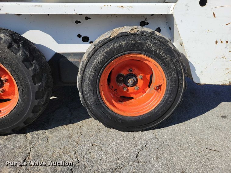 image for item EE0971 2004 Bobcat 463 skid steer loader