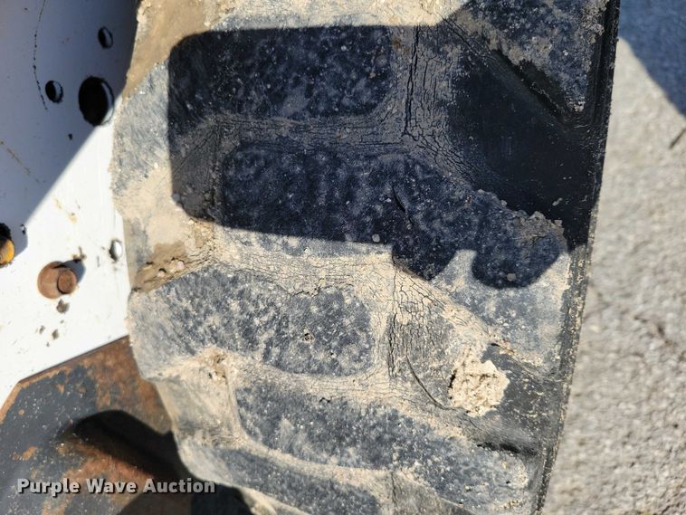 image for item EE0971 2004 Bobcat 463 skid steer loader