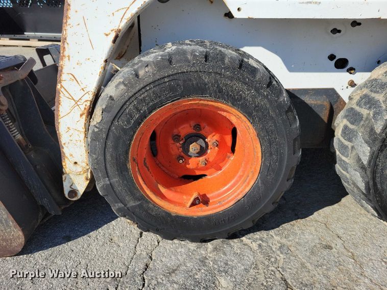 image for item EE0971 2004 Bobcat 463 skid steer loader