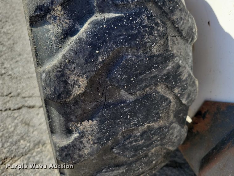image for item EE0971 2004 Bobcat 463 skid steer loader
