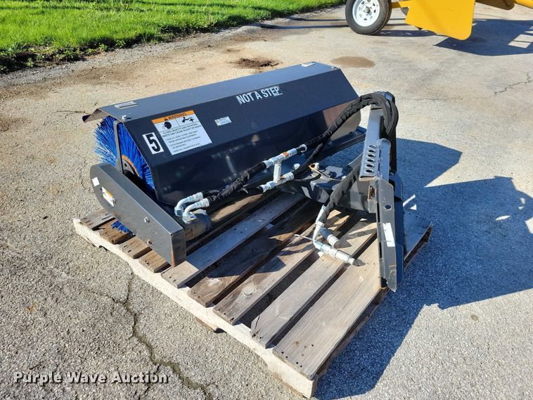 image for item EE0972 2019 Bobcat skid steer broom