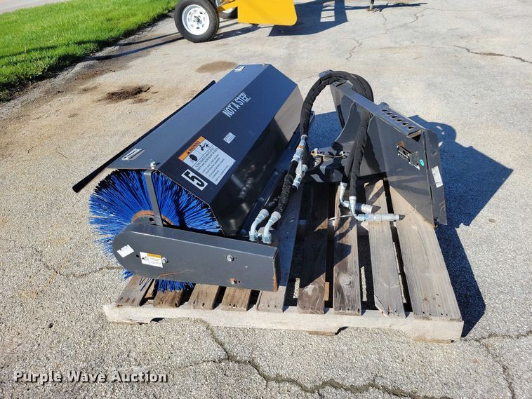 image for item EE0972 2019 Bobcat skid steer broom