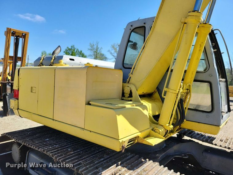 image for item EE0976 Kobelco SK120LC excavator