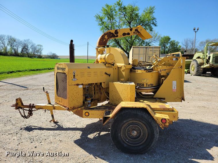 image for item EE0977 1991 Vermeer 1250 Turbo wood chipper