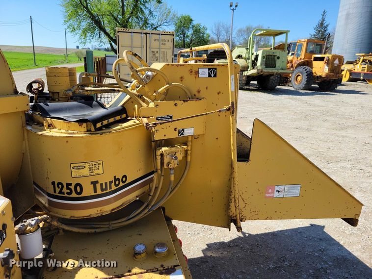 image for item EE0977 1991 Vermeer 1250 Turbo wood chipper
