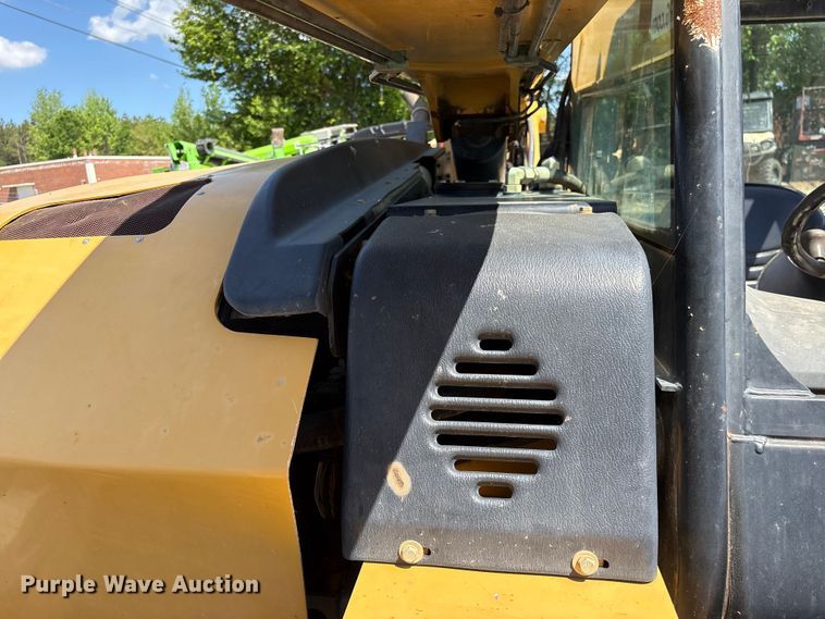 image for item EF1099 2013 Caterpillar TL642C telehandler