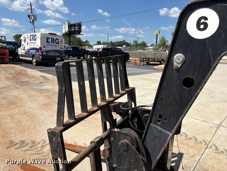 image for item EF1099 2013 Caterpillar TL642C telehandler