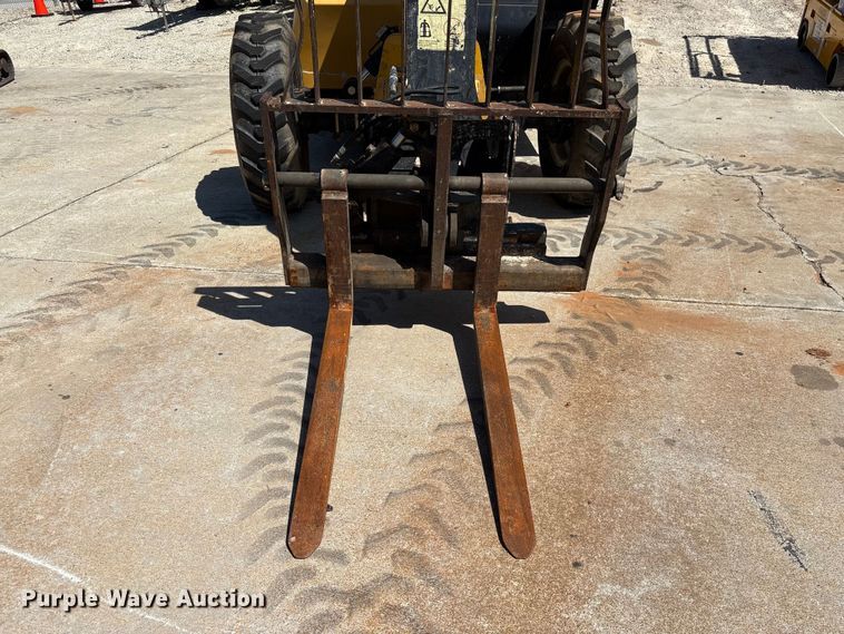 image for item EF1099 2013 Caterpillar TL642C telehandler