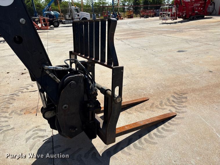 image for item EF1099 2013 Caterpillar TL642C telehandler