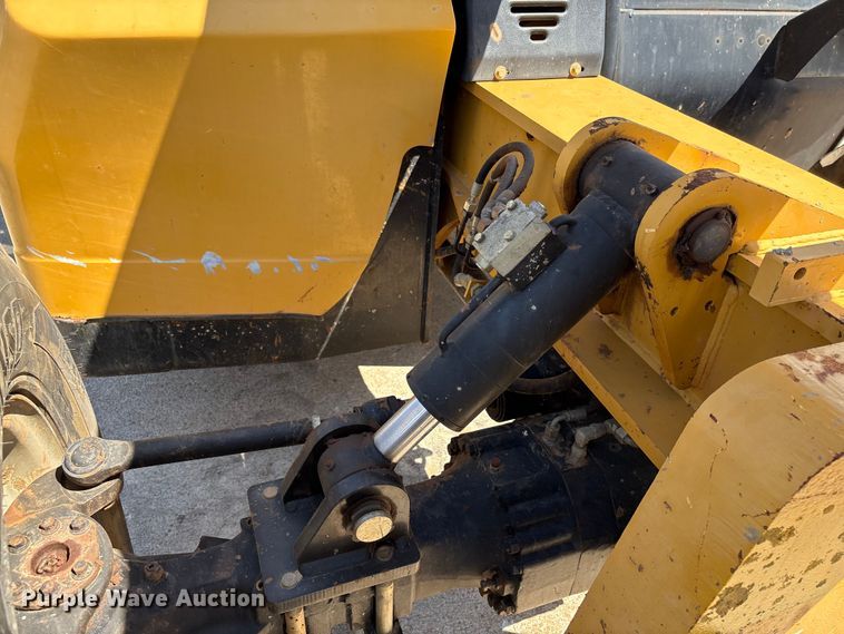 image for item EF1099 2013 Caterpillar TL642C telehandler