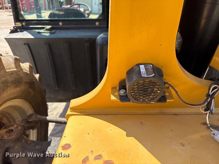 image for item EF1099 2013 Caterpillar TL642C telehandler