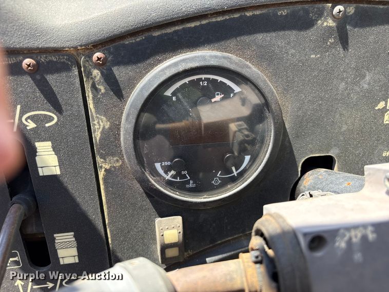 image for item EF1099 2013 Caterpillar TL642C telehandler