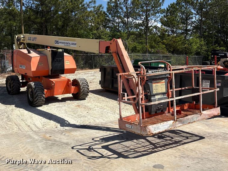 image for item EF1100 2011 JLG 800AJ boom lift