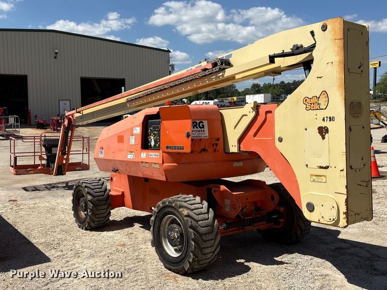 image for item EF1100 2011 JLG 800AJ boom lift