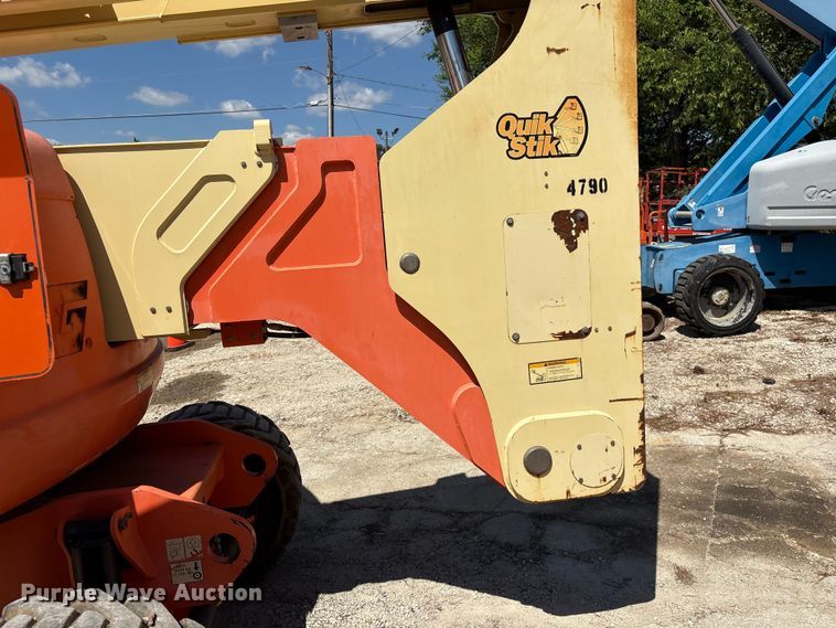 image for item EF1100 2011 JLG 800AJ boom lift
