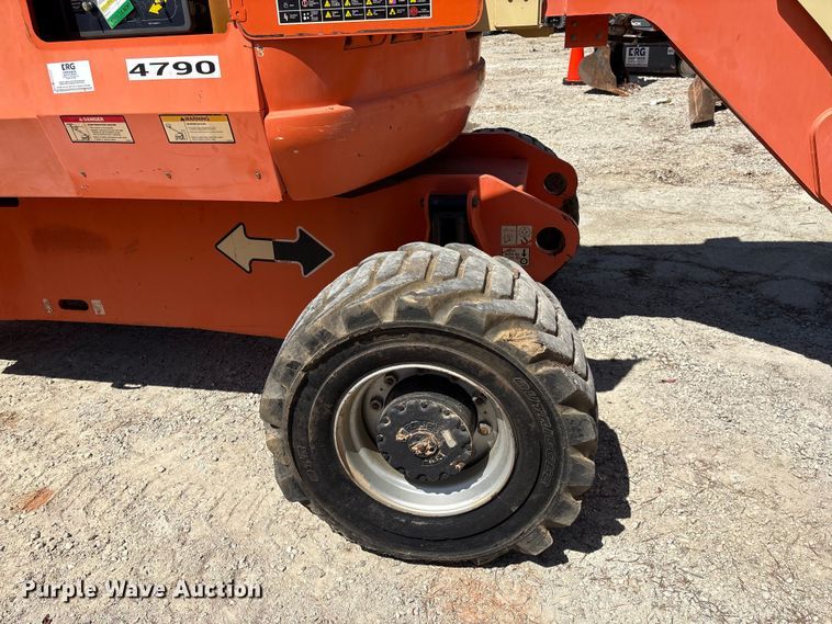 image for item EF1100 2011 JLG 800AJ boom lift